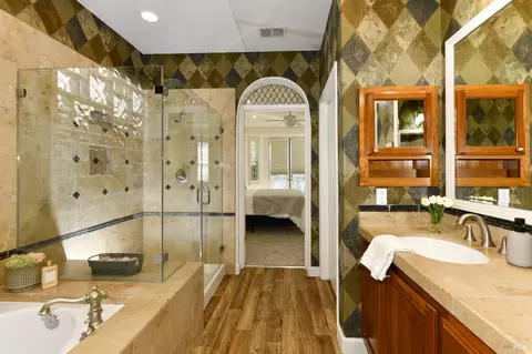 Bath - 5015 Staghorn Dr, Vallejo, CA 94591 photo 4 of 8