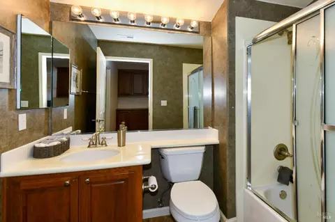 Bath - 5015 Staghorn Dr, Vallejo, CA 94591 photo 7 of 8