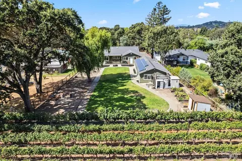 1022 Berry Ln, Napa, CA 94558