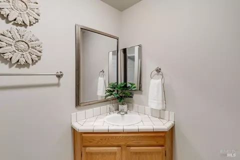 648 E J St, Benicia, CA 94510 photo 9
