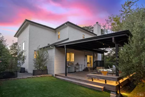 120 Eichten Ln, Penngrove, CA 94951