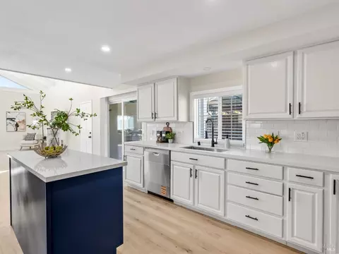 Kitchen - 1014 Henry Ct, Vallejo, CA 94591 photo 3 of 6