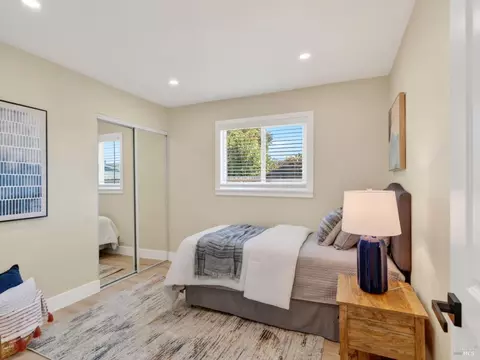 Bedroom - 1014 Henry Ct, Vallejo, CA 94591 photo 3 of 4