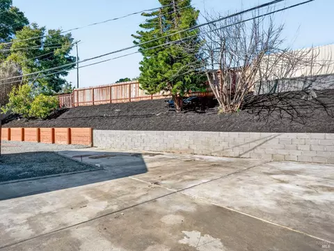 Exterior - 1014 Henry Ct, Vallejo, CA 94591 photo 9 of 10