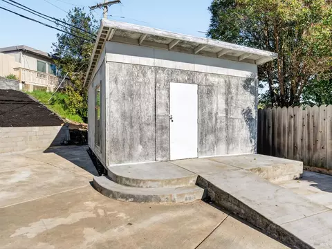Exterior - 1014 Henry Ct, Vallejo, CA 94591 photo 7 of 10