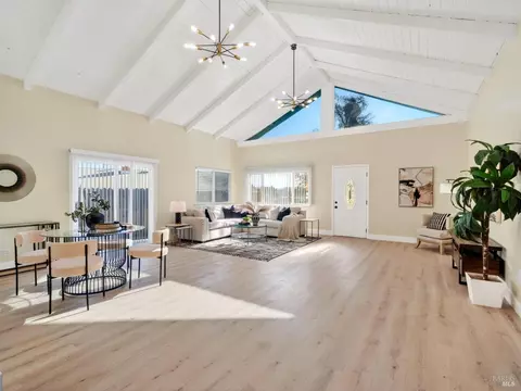 Living - 1014 Henry Ct, Vallejo, CA 94591 photo 1 of 3