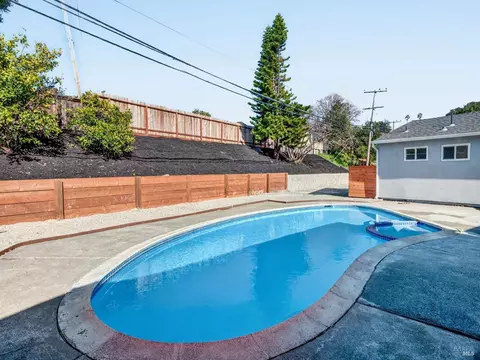 Exterior - 1014 Henry Ct, Vallejo, CA 94591 photo 4 of 10