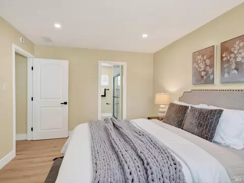 Bedroom - 1014 Henry Ct, Vallejo, CA 94591 photo 2 of 4