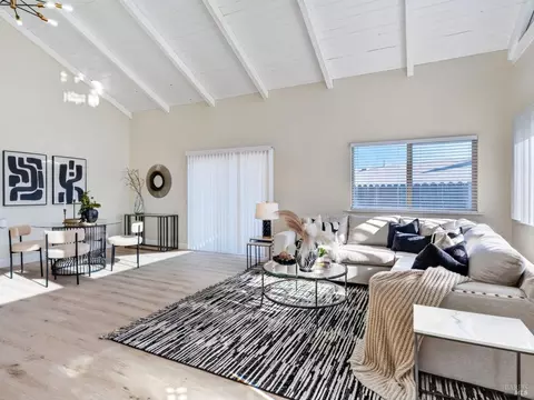 Living - 1014 Henry Ct, Vallejo, CA 94591 photo 3 of 3
