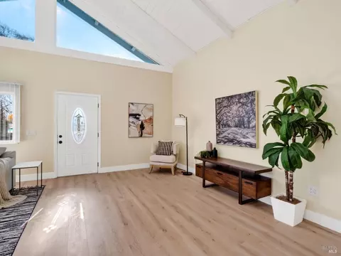 Entry Way - 1014 Henry Ct, Vallejo, CA 94591 photo 1 of 2