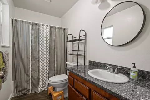 Bath - 2021 Peacock Dr, Willits, CA 95490 photo 2 of 2