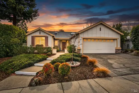 211 Red Mountain Dr, Cloverdale, CA 95425