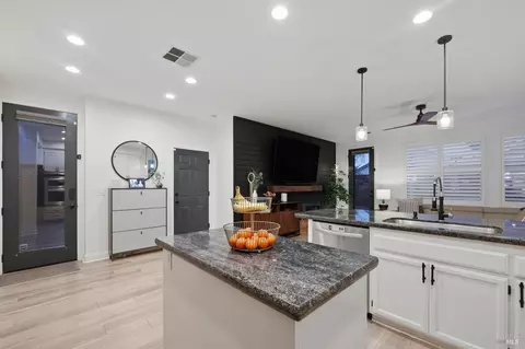 Kitchen - 1366 Birdie Dr, Windsor, CA 95492 photo 4 of 6