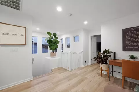 Entry Way - 1366 Birdie Dr, Windsor, CA 95492 photo 3 of 6