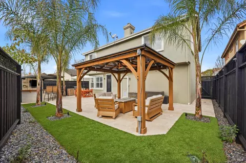 Exterior - 1366 Birdie Dr, Windsor, CA 95492 photo 20 of 23