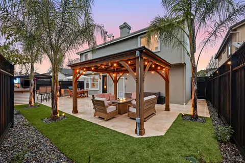 Exterior - 1366 Birdie Dr, Windsor, CA 95492 photo 2 of 23