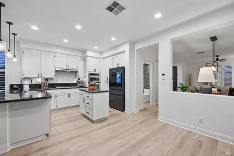 Kitchen - 1366 Birdie Dr, Windsor, CA 95492 photo 2 of 6