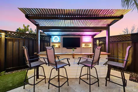 Exterior - 1366 Birdie Dr, Windsor, CA 95492 photo 19 of 23
