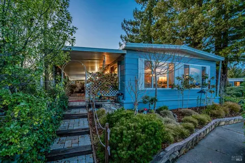 98 Sequoia Cir, Santa Rosa, CA 95401