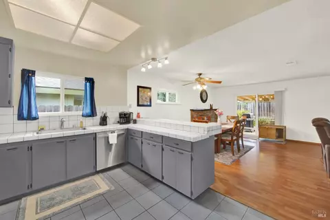 307 Trinity Dr, Vacaville, CA 95687 photo 14