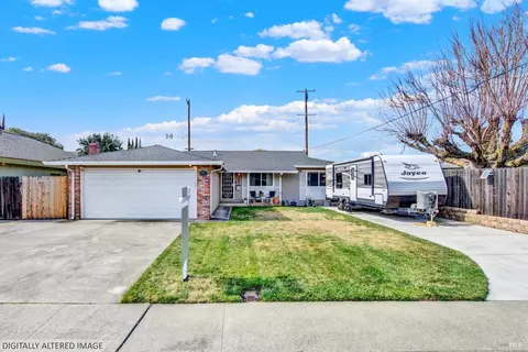 307 Trinity Dr, Vacaville, CA 95687 photo 4