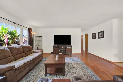 307 Trinity Dr, Vacaville, CA 95687 photo 9