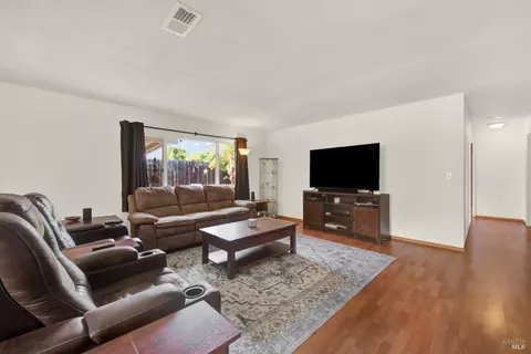 307 Trinity Dr, Vacaville, CA 95687 photo 8