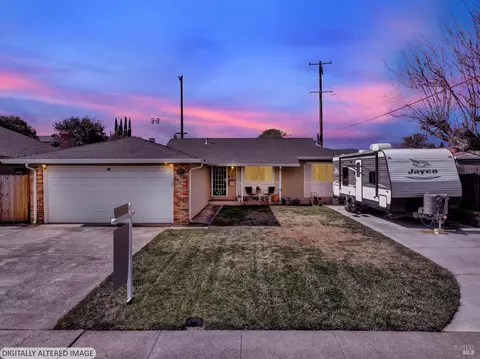 307 Trinity Dr, Vacaville, CA 95687 photo 2