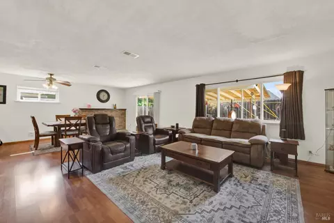 307 Trinity Dr, Vacaville, CA 95687 photo 6