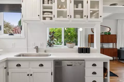 Kitchen - 247 Chapman Dr, Corte Madera, CA 94925 photo 4 of 4