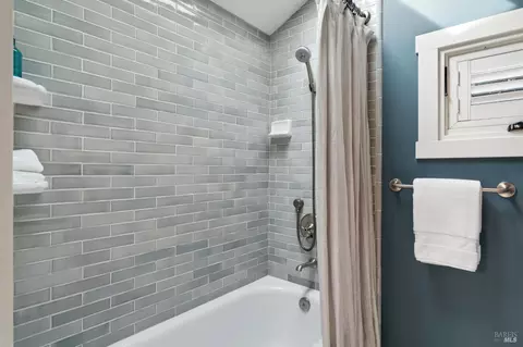 Bath - 247 Chapman Dr, Corte Madera, CA 94925 photo 3 of 3