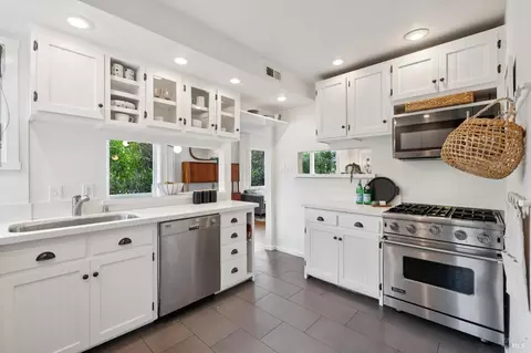 Kitchen - 247 Chapman Dr, Corte Madera, CA 94925 photo 2 of 4
