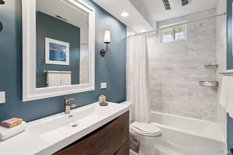 Bath - 247 Chapman Dr, Corte Madera, CA 94925 photo 1 of 3