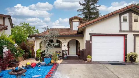 919 Hacienda Cir, Rohnert Park, CA 94928