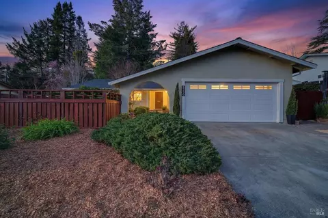 8256 Valley View Dr, Sebastopol, CA 95472