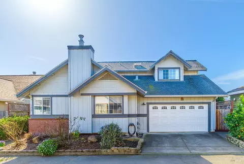 1449 Morning Glory Dr, Petaluma, CA 94954