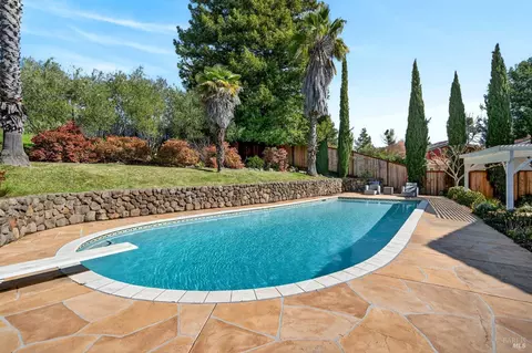 1034 Stonebridge Dr, Napa, CA 94558 photo 2