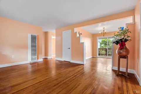 Living - 706 Porter St, Vallejo, CA 94590 photo 1 of 3