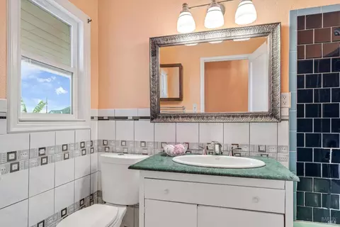 Bath - 706 Porter St, Vallejo, CA 94590 photo 1 of 1