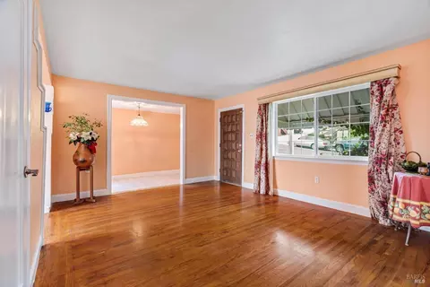 Living - 706 Porter St, Vallejo, CA 94590 photo 2 of 3