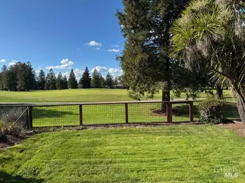 872 Hudis St, Rohnert Park, CA 94928