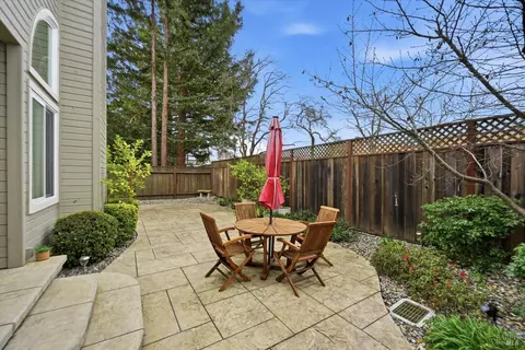 29 Valley West Cir, Napa, CA 94558