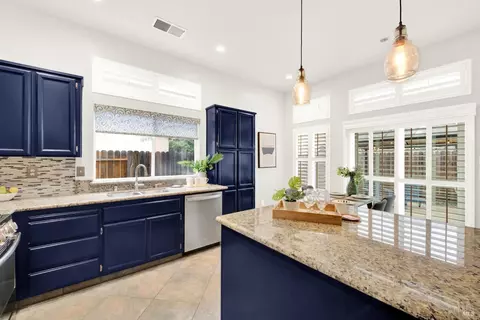 Kitchen - 4758 Antelope Cir, Fairfield, CA 94534 photo 3 of 10
