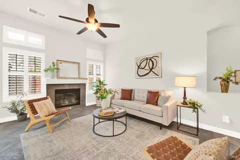 Living - 4758 Antelope Cir, Fairfield, CA 94534 photo 3 of 4
