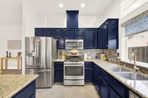 Kitchen - 4758 Antelope Cir, Fairfield, CA 94534 photo 5 of 10