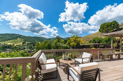 4 Galway Ln, San Rafael, CA 94903