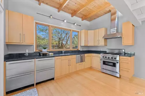 197 Bailhache Ave, Healdsburg, CA 95448