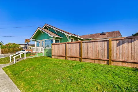 2005 I St, Eureka, CA 95501