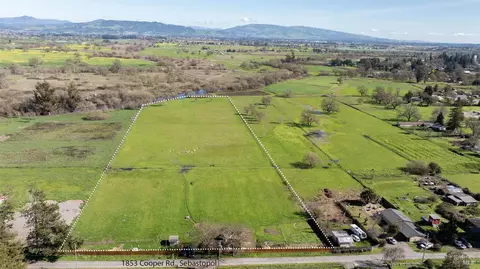 1853 Cooper Rd, Sebastopol, CA 95472