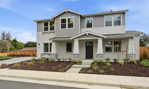 135 Waterstone Ct, Napa, CA 94558